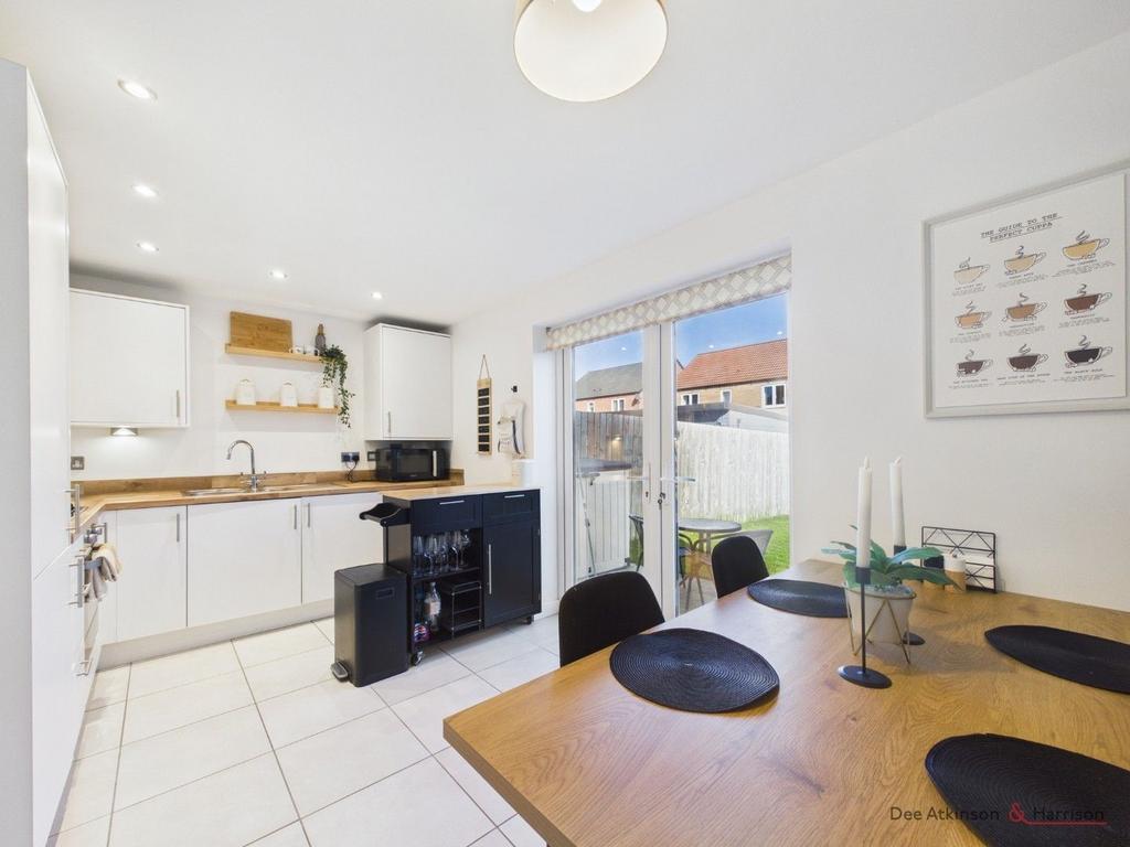 Kitchen/Dining Area