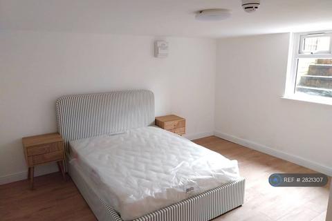 3 bedroom flat to rent, Burton Road, Manchester, M20