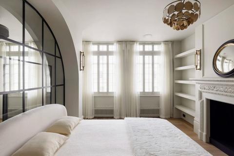Studio to rent, Bristol Gardens, London W9