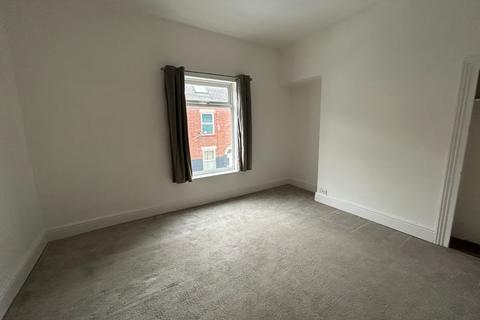 undefined, Division Road, Hull HU3