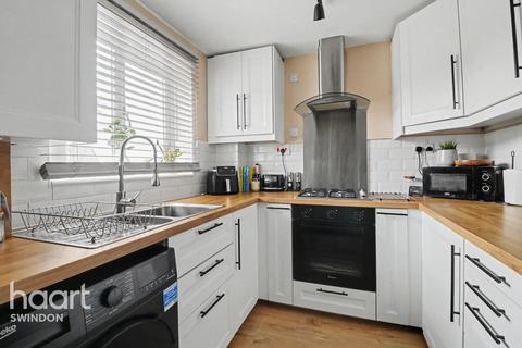 2 bedroom terraced house for sale, Bayleaf Avenue, Swindon