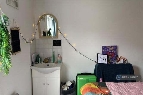 1 bedroom in a house share to rent, Priory Park Road, London, NW6