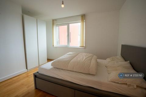 2 bedroom flat to rent, Jigger Mast House, London, SE18