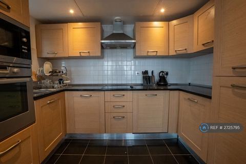 2 bedroom flat to rent, Jigger Mast House, London, SE18