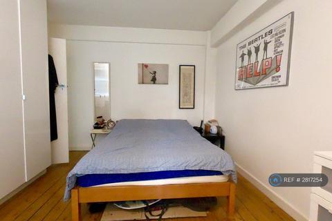2 bedroom flat to rent, Sandhurst Court, London, SW2