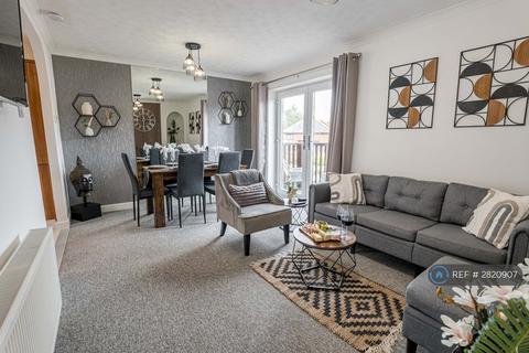 2 bedroom semi-detached house to rent, Catalina Drive, Poole, BH15