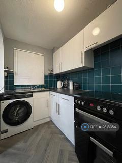 1 bedroom semi-detached house to rent, Kirton Close, Hornchurch, RM12
