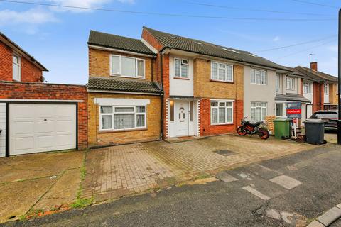7 bedroom semi-detached house for sale - The Bramblings, London, E4