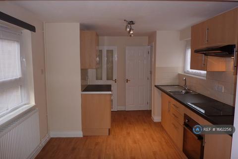 3 bedroom terraced house to rent, St Johns Way, Thetford, IP24