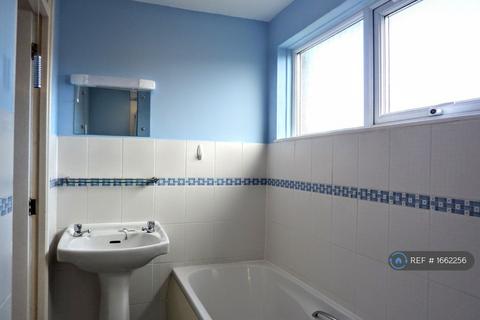 3 bedroom terraced house to rent, St Johns Way, Thetford, IP24