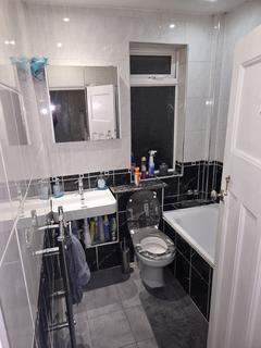 1 bedroom in a house share to rent, Eveline Road, Mitcham CR4