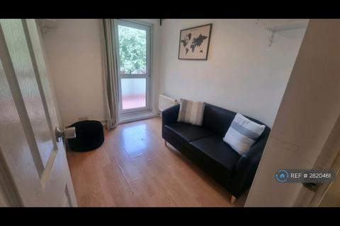 5 bedroom flat to rent, Strafford House, London, SE8