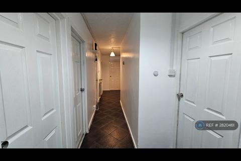 5 bedroom flat to rent, Strafford House, London, SE8