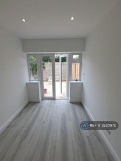 4 bedroom terraced house to rent, Montagu Road, London, NW4