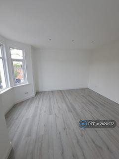 4 bedroom terraced house to rent, Montagu Road, London, NW4