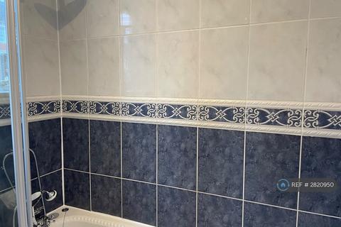 2 bedroom flat to rent, St Cecilia Court, Newport, NP20