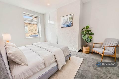 2 bedroom terraced house to rent, Church St, Bacup, OL13