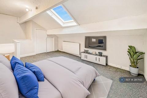 2 bedroom terraced house to rent, Church St, Bacup, OL13