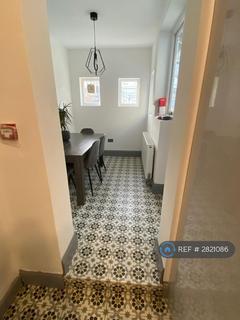 undefined, Carshalton Road, Sutton, SM1