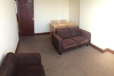 2 bedroom flat to rent - Cheapside, Palmers Green, N13
