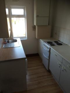 2 bedroom flat to rent, Cheapside, Palmers Green, N13