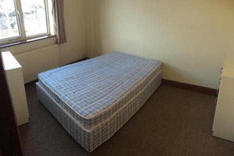 2 bedroom flat to rent, Cheapside, Palmers Green, N13