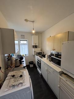 2 bedroom flat to rent, Cheapside, Palmers Green, N13