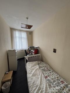 2 bedroom flat to rent, Cheapside, Palmers Green, N13