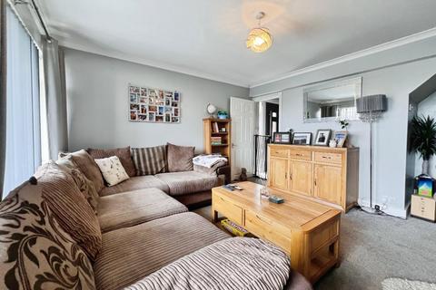 3 bedroom semi-detached house to rent, The Rise, Ashford