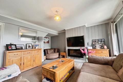 3 bedroom semi-detached house to rent, The Rise, Ashford
