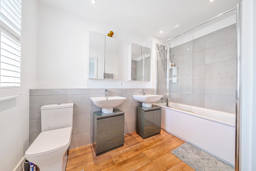 En-Suite to Bedro...
