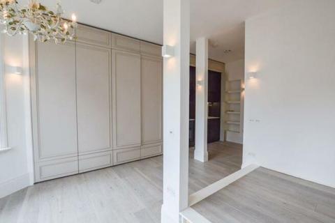 undefined, Cricklewood Lane, London NW2