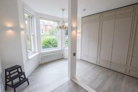 undefined, Cricklewood Lane, London NW2