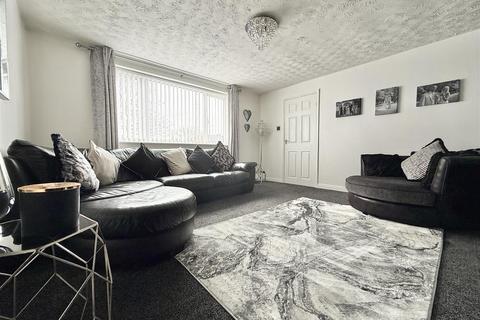 4 bedroom townhouse for sale, Red House Gardens, Eyres Monsell LE2