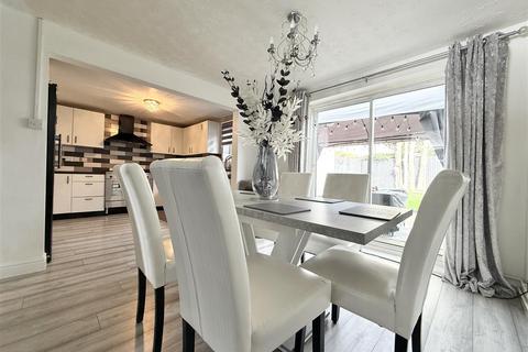 4 bedroom townhouse for sale, Red House Gardens, Eyres Monsell LE2