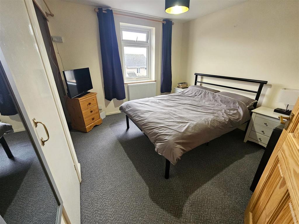 Bedroom 1.jpg