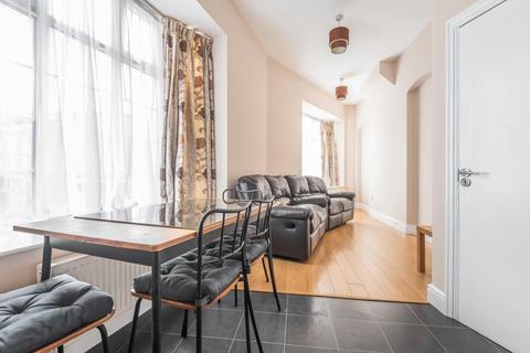 1 bedroom flat to rent, Battersea Bridge Road, Battersea, London, SW11