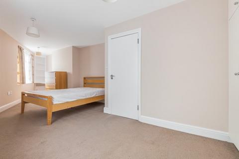 1 bedroom flat to rent, Battersea Bridge Road, Battersea, London, SW11
