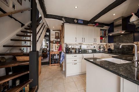 2 bedroom end of terrace house for sale, West Street, Mayfield