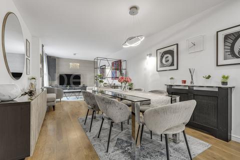2 bedroom apartment for sale, John Bowles Court, London, E1W