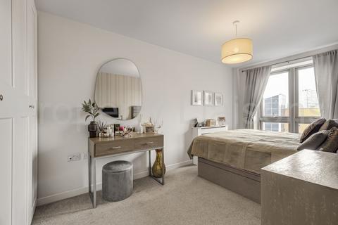 2 bedroom apartment for sale, John Bowles Court, London, E1W