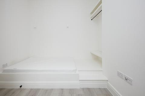 Studio to rent, Claremont Road, London W9