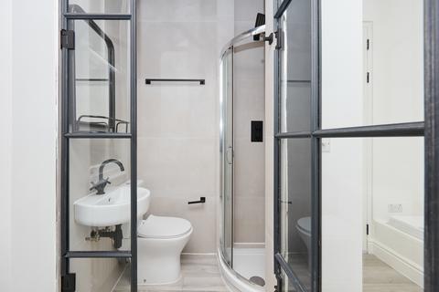 Studio to rent, Claremont Road, London W9