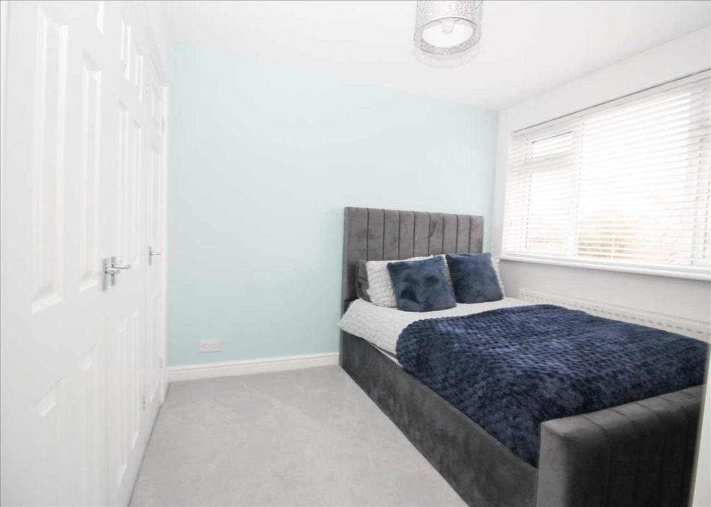 Bedroom ( Rear )