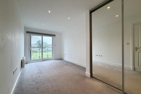 2 bedroom apartment to rent, Kingfisher Close, WARWICK