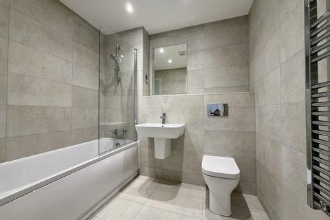 2 bedroom apartment to rent, Kingfisher Close, WARWICK