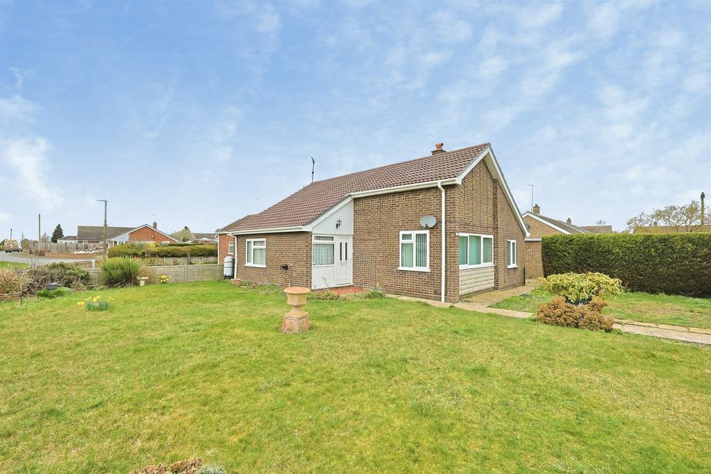 2 bedroom detached bungalow for sale