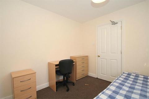 House of multiple occupation to rent, Willow Crescent West, Denham UB9