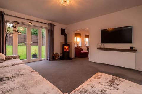 4 bedroom house to rent, Dam Wood Close, Chorley, PR7