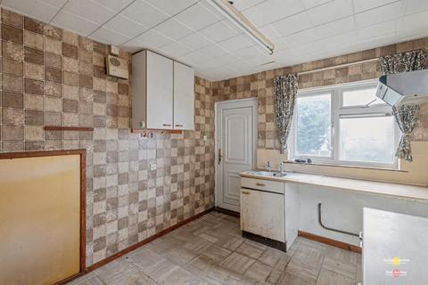 2 bedroom end of terrace house for sale, Briarmains Road, Batley WF17